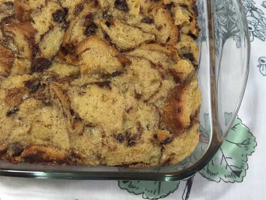 Southern bread pudding recipe: an easy to make and yummy recipe that tastes even better the next day! | via Autumn All Along 