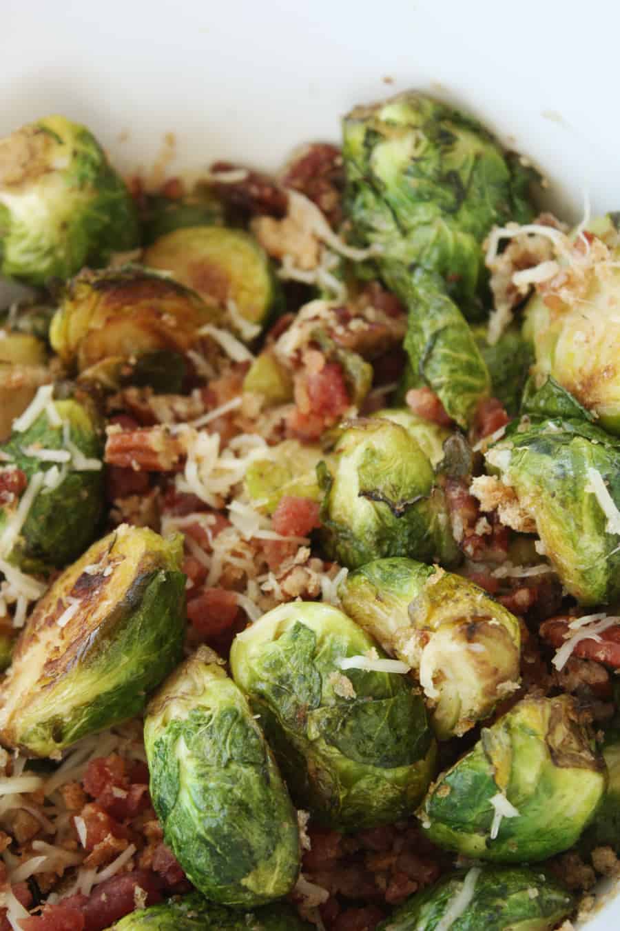 Pan fried brussel sprouts with all the fixings: I used to hate brussel sprouts, but now? I absolutely love and crave them. This recipe is definitely one to repeat!Pan fried brussel sprouts with all the fixings: I used to hate brussel sprouts, but now? I absolutely love and crave them. This recipe is definitely one to repeat! | via Autumn All Along