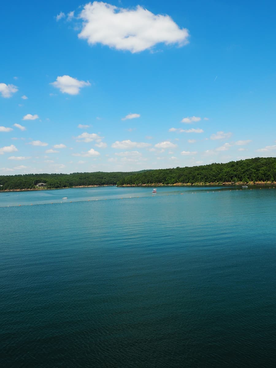 Every year my family goes to Heber Springs, Arkansas to fish, camp, and hike. I love this little town and how much beauty it has to offer. Here are things you should do if you come to visit! | via Autumn All Along 
