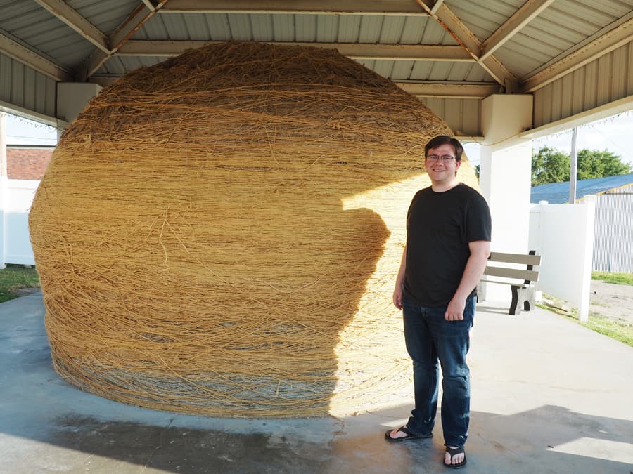 Cawker City, Kansas, has the world's largest ball of sisal twine. It is over 43 feet in circumfrance and over 20,000+ pounds! | via Autumn All Along