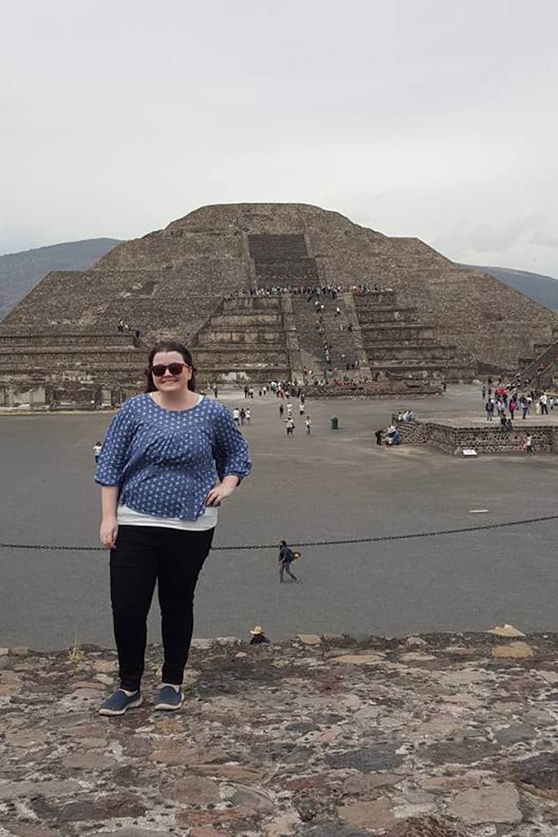 A Guide to the Pyramid of the Sun or Teotihuacan outside of Mexico City, Mexico. Definitely a place to visit! | via Autumn All Along