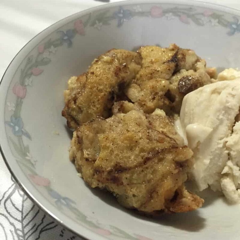 Southern bread pudding recipe: an easy to make and yummy recipe that tastes even better the next day! | via Autumn All Along