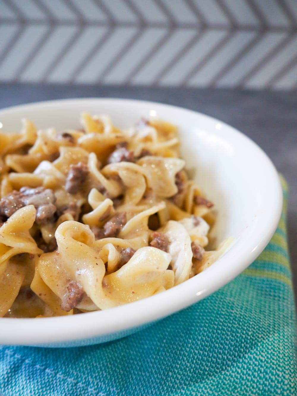 An easy to make 5 ingredient beef stroganoff recipe that keeps you from spending all day in the kitchen without sacrificing taste! | via Autumn All Along