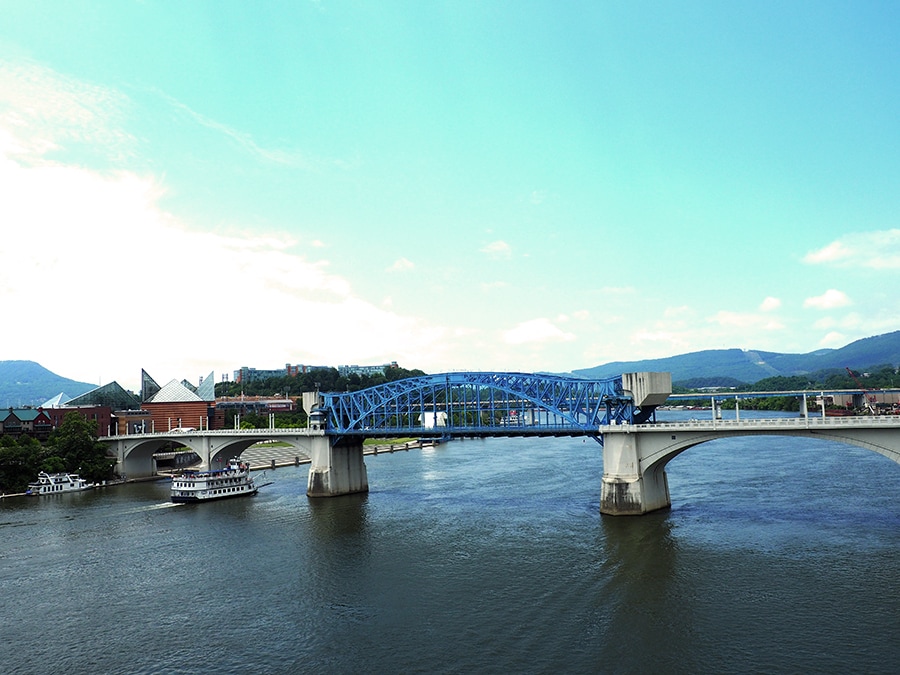 We went to Chattanooga and quickly came up with our Chattanooga bucket list after we realized how much more we had to see. | via Autumn All Along