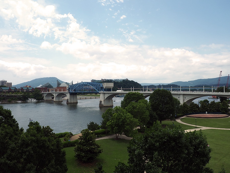 We went to Chattanooga and quickly came up with our Chattanooga bucket list after we realized how much more we had to see. | via Autumn All Along